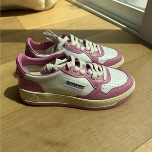 NWOT! AUTRY Medalist Low Sneaker